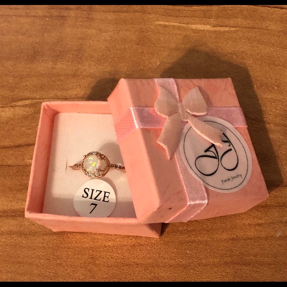 STUNNING dainty round cut rose gold fire opal ring - Picture 5 of 5